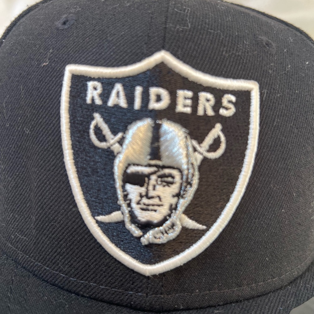 Las Vegas Raiders NFL New Era 59fifty
Fitted‎ Black, Gray Hat cap - Picture 9 of 11